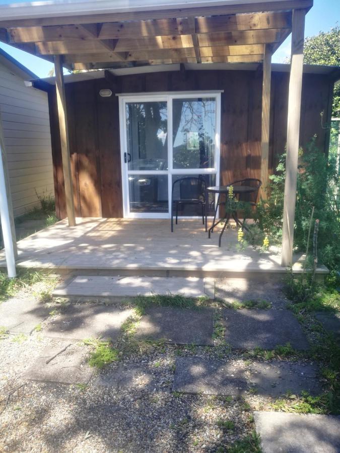 Budget Cabin Accommodation - Bed Shower Toilet Waihi Exterior foto